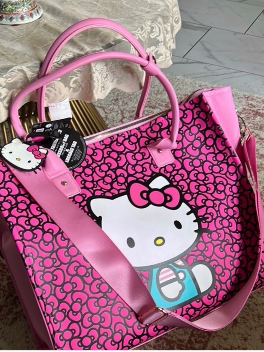 Hello kitty travel tote
3 pieces